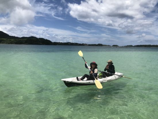 貸切！川平湾シーカヤック体験 ミシュラン3つ星の絶景を満喫！透明な海と緑豊かな景色を楽しもう♪＜石垣島／約2時間半＞