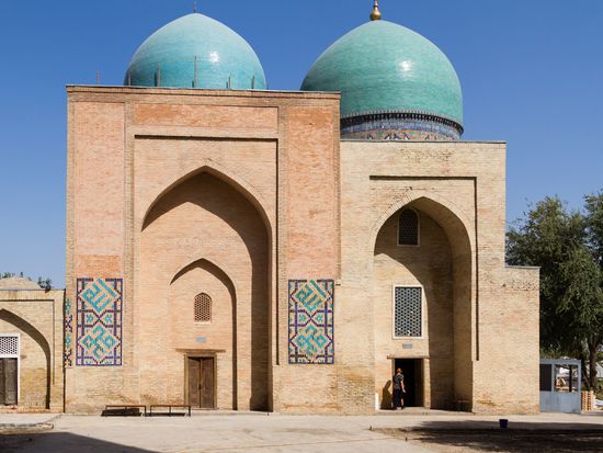 Dorut_Tilovat_Complex_shutterstock_426143836