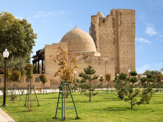 Dorus-Saodat_Complex_shutterstock_1061403278