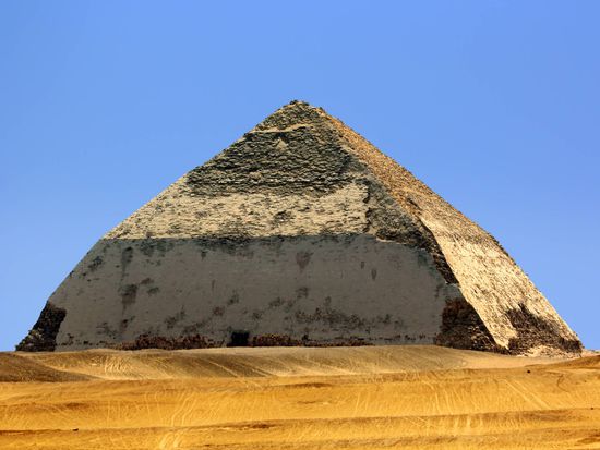 Egypt_Dahshur_Bent Pyramid_shutterstock_112247537