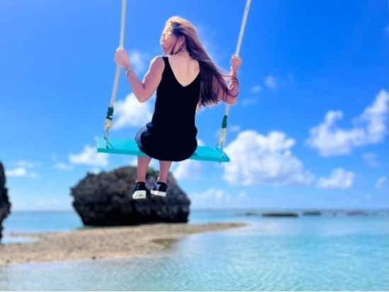 グラスボート 沖縄の海をのぞいてみよう！ウミガメやカクレクマノミと高確率で遭遇 美しい沖縄の海で非日常体験＜沖縄南部 新原ビーチ＞