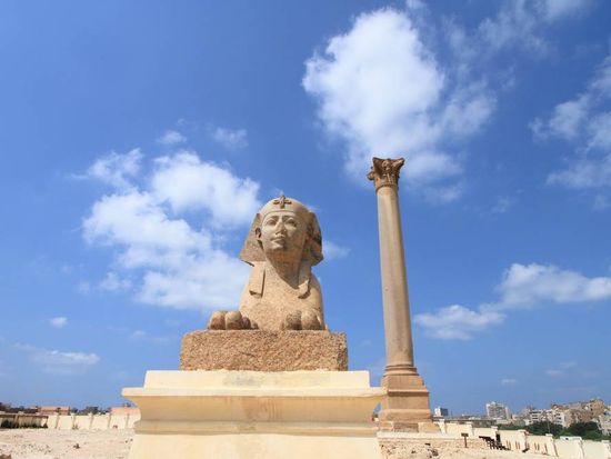 Egypt_alexandria_pompey_shutterstock_86971040