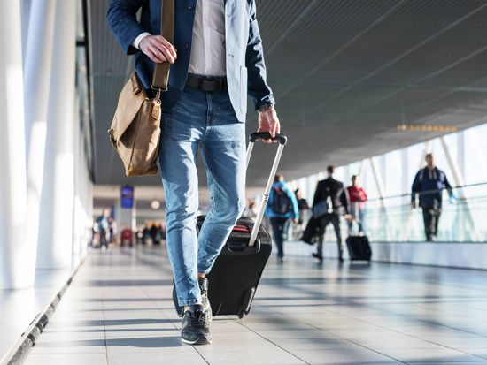 Airport_Walking_shutterstock_768777370 (1)