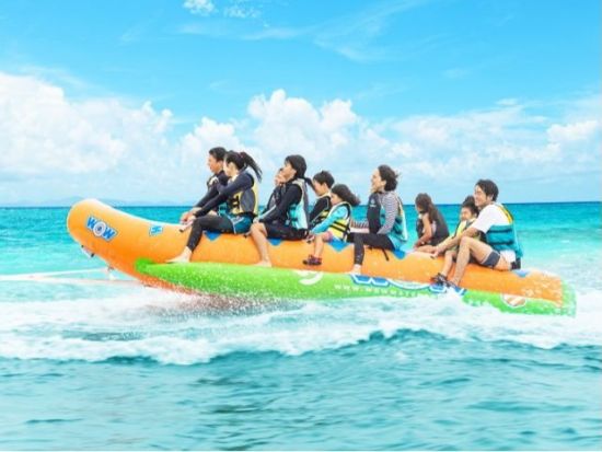 オーシャンベース3時間遊び放題 海の上に浮かぶオーシャンベースやマリンアクティビティ、シュノーケル、釣り、グラスボートなど海遊びを満喫 ＜沖縄南部／新原ビーチ＞