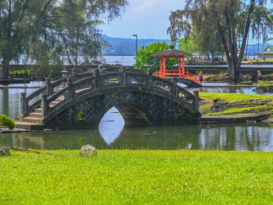 liliuokalani-gardens_shutterstock_2002796162