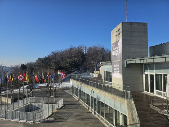 北朝鮮が見えるスターバックス＆ショッピングツアー　愛妓峰（エギボン）平和生態公園＋現代プレミアムアウトレット＜ソウル発／1名参加OK／日本語ガイド＞ 