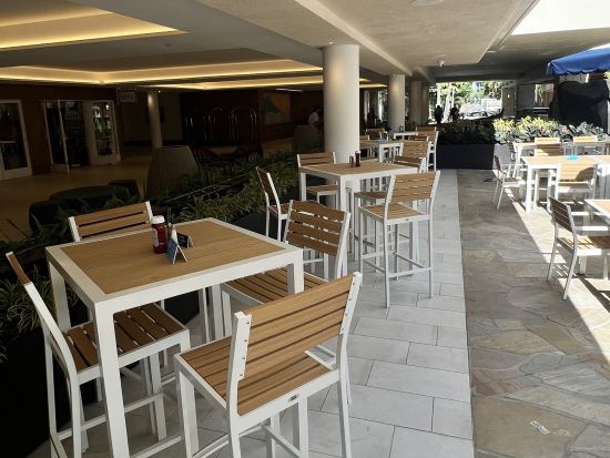 カニ・カ・ピラ・グリル 　食事券＆事前予約　オープンエアーな空間でランチを堪能！ ＜昼食／アウトリガー・リーフ・ワイキキ・ビーチ・リゾート＞