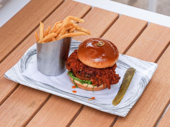 カニ・カ・ピラ・グリル 　食事券＆事前予約　オープンエアーな空間でランチを堪能！ ＜昼食／アウトリガー・リーフ・ワイキキ・ビーチ・リゾート＞