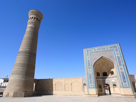 カラーンミナレットpixta_2012630_M