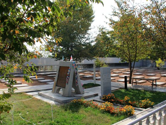 日本人墓地pixta_58523887_M