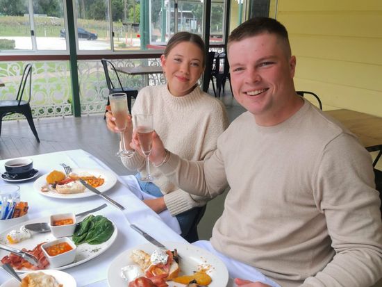 Hot_air_Balloon_Scenic_rim_Breakfast_couple