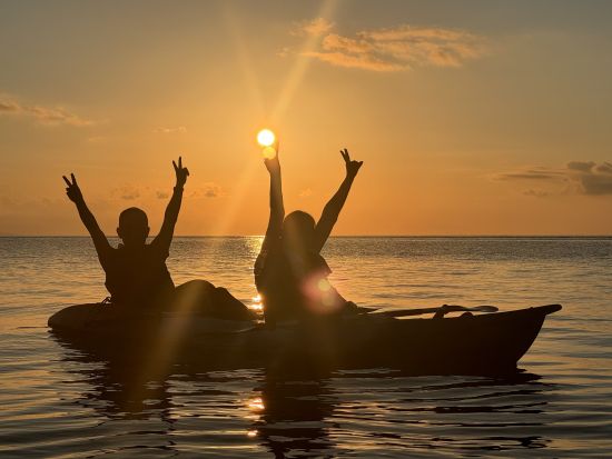 青の洞窟シュノーケリング+サンセット＆ナイトカヤックツアー　人気スポット青の洞窟と名蔵アンパルを1日で満喫＜市街地ホテル送迎可／当日11時まで予約可＞