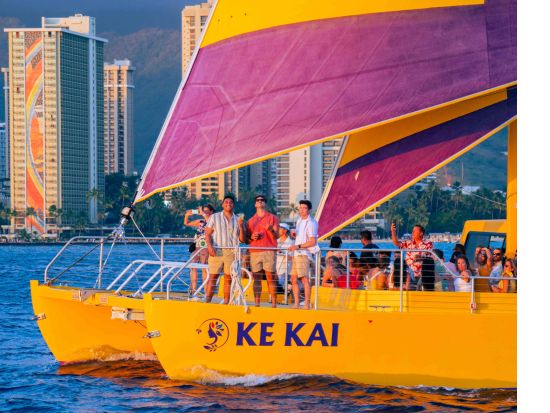サンセットセーリング　ケ・カイ号　ワイキキ海上から眺める絶景サンセット　アルコールを含む飲み放題付き！＜ ワイキキビーチ発＞