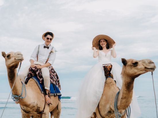 バリ島 フォトウエディング　　ラクダと一緒の撮影で一生の思い出づくりを！　安心のワタベウェディングがプロデュース ＜日本語スタッフ／往復送迎＞