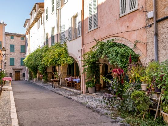 南仏3つの村めぐり　ビオット＋バルボンヌ＋ムージャン 観光ツアー　おすすめガイド井上さんがご案内＜午前発／6時間／日本語ガイド／ニース発＞