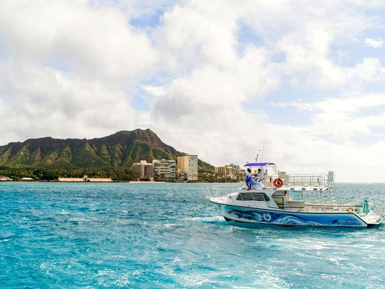 Waikiki-Cruise-Whale-boat-2