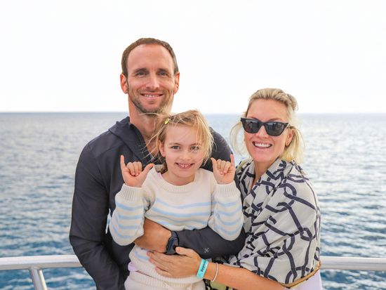 whale-watching-family-1