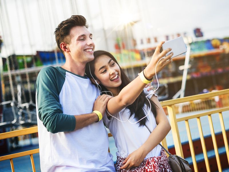 Happy_Family_Theme_Park_shutterstock_483352030