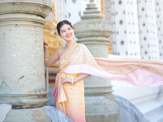 SNSフォロワー数3万人超え！人気カメラマン「ジャックさん」とワット・アルンでフォト撮影　タイ民族衣装レンタル＋ヘアメイク付き ＜日本語ガイド／午前＞