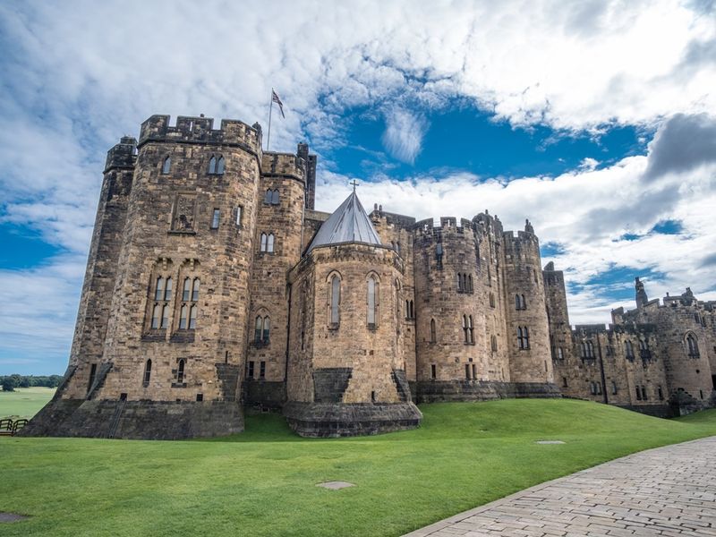 UK_Alnwick Castle_pixta_36235724_M