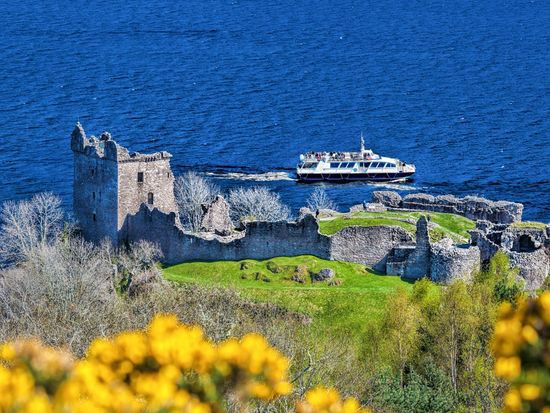 _Loch Ness_Urquhart Castle_shutterstock_425462536