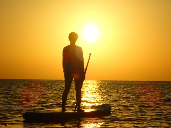 【全年齢対応可能！送迎無料サービスあり・3名以上で無料貸切☆】サンセットSUPツアー！一面オレンジの水面の中で幻想的な体験を！【沖縄・宮古島】