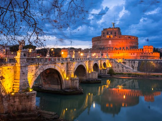 Italy_Rome_Saint Angel Castle_pixta_49539682_M