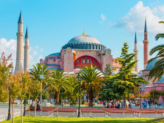 Turkey_Istanbul_Hagia-Sophia_shutterstock_520098874