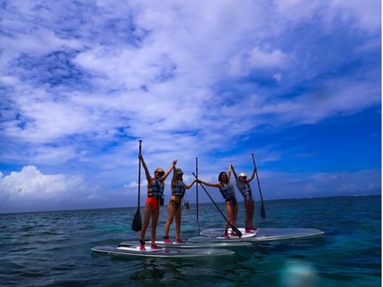 【1組限定】宮古島が誇る美しい自然を堪能〜秘境SUPツ ーリングツアー〜写真データ無料＆防水スピーカー無料貸出♪～＜送迎無料サービスあり／宮古島＞