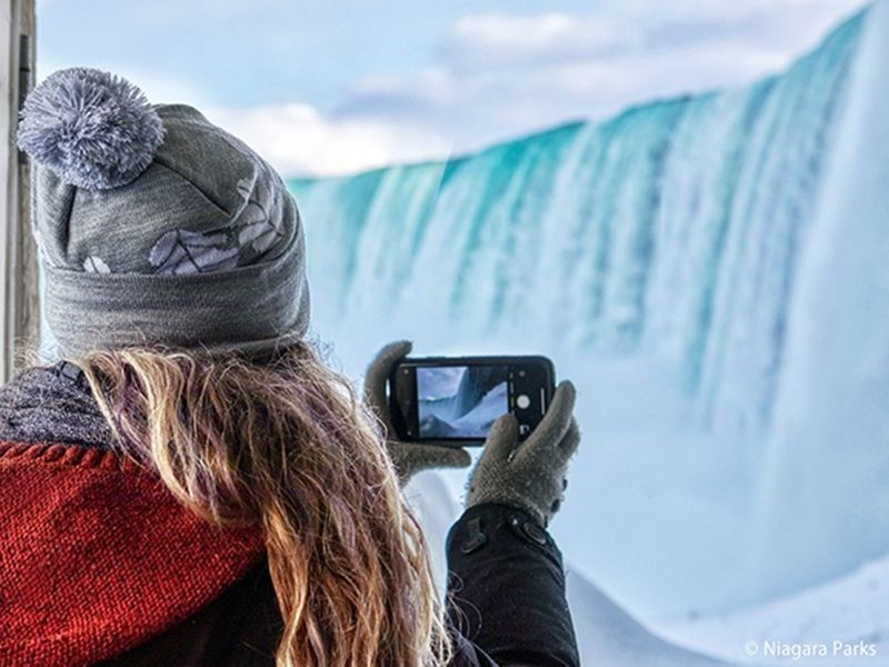 Journey-Behind-the-Falls-in-Winter-01-600