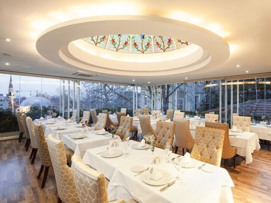 【最強パッケージ】ミシュラン1つ星 宮廷料理ランチ＋高級ハマム「ヒュッレム・スルタン・ハマム」でのマッサージ体験（45分）＋アヤソフィア入場券