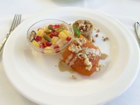 【最強パッケージ】ミシュラン1つ星 宮廷料理ランチ＋高級ハマム「ヒュッレム・スルタン・ハマム」でのマッサージ体験（45分）＋アヤソフィア入場券