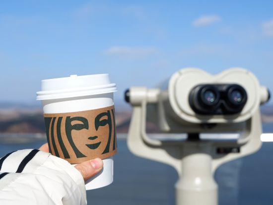 北朝鮮が見えるスターバックス＆韓国軍部隊兵営体験ツアー　愛妓峰（エギボン）展望台＋戦争記念館＋燕尾亭＜1日／昼食付／日本語ガイド＞