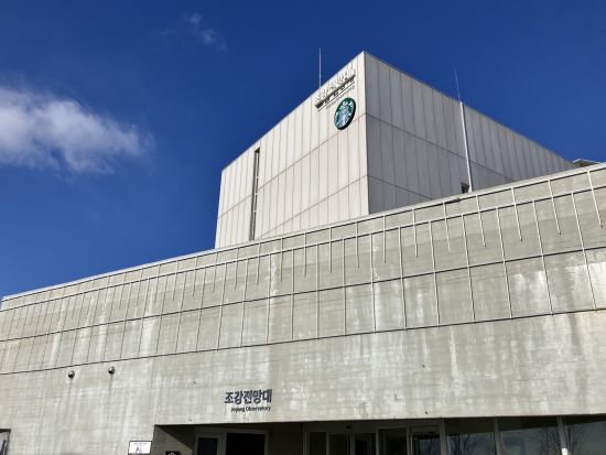 北朝鮮が見えるスターバックス＆韓国軍部隊兵営体験ツアー　愛妓峰（エギボン）展望台＋戦争記念館＋燕尾亭＜1日／昼食付／日本語ガイド＞