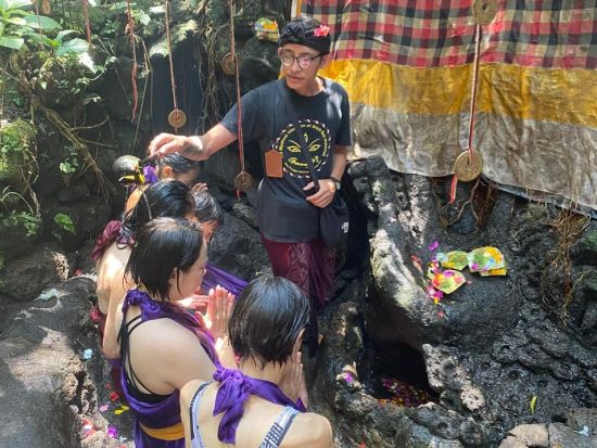 タマンベジの滝で沐浴体験＆ウブド散策1日ツアー　インドネシアの昼食付き＜日本語ガイド／往復送迎＞