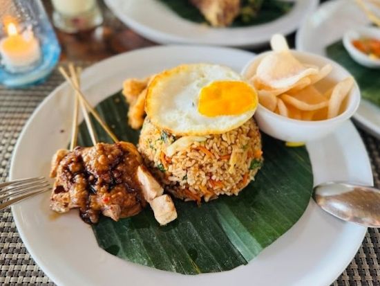 タマンベジの滝で沐浴体験＆ウブド散策1日ツアー　インドネシアの昼食付き＜日本語ガイド／往復送迎＞