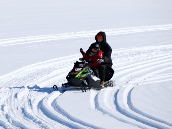 千歳 ATVバギー＆スノーモービル体験　風でキラキラと舞う雪の中を気持ちよく走ろう！ぐねぐねのコースが楽しい♪＜12歳以上1人乗り可！／新千歳空港送迎可＞