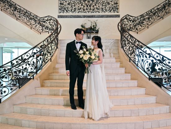 ハワイ ウェディングフォト　ビーチ、パークなど選べる5つのロケーション　撮影アテンド、送迎付き（撮影・衣装・メイク）　大人気レストラン大階段での撮影プランあり