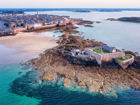 France_Saint-Malo_pixta_85699759_L