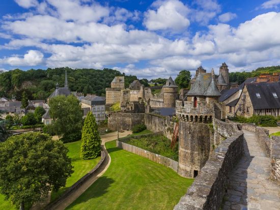 パリ発着　モンサンミッシェル＋ルーアン＋フジェールなど　パリにて終日自由行動＜5月～10月／4泊5日／火曜／1名催行／日本語＞