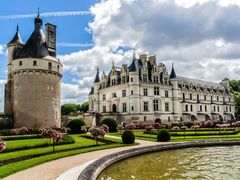 loire-valley_chenonceau_shutterstock_535020652