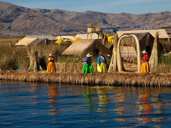 Peru_Puno_Uros_shutterstock_114707635