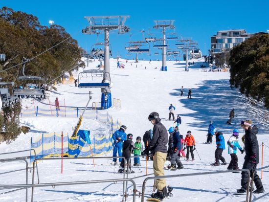 マウントブラー1日ツアー　スキーやスノーボード、雪遊びなどで自由時間を満喫！ウェアや用具のレンタルも可能＜6～9月／英語ガイド／メルボルン発＞