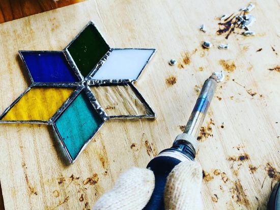 ステンドグラスで壁飾り製作体験　上五島の形ある旅の思い出づくり・手作りギフトとしてもおすすめ　 ＜約1.5時間／新上五島町＞ by 葉ぐるま堂