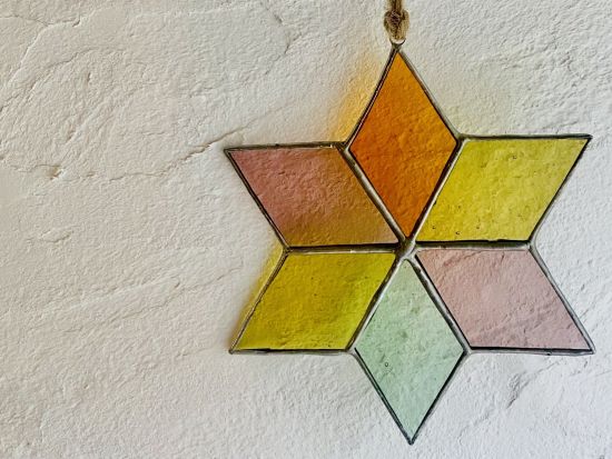 ステンドグラスで壁飾り製作体験　上五島の形ある旅の思い出づくり・手作りギフトとしてもおすすめ　 ＜約1.5時間／新上五島町＞ by 葉ぐるま堂