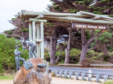 グレートオーシャンロード観光ツアー　ブッシュウォーク＋12人の使徒＋ロックアードゴージ＋メモリアルアーチ＋アポロベイを訪問！＜英語ガイド／メルボルン発＞