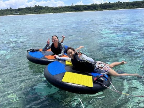 新感覚マリンスポーツ！座って滑るディスクボードorウェイクボード体験＜名護市・今帰仁村・古宇利島＞