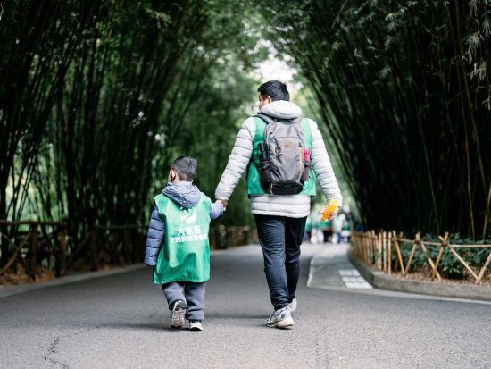 ジャイアントパンダ繁殖研究基地入場券　自然の楽園で貴重なパンダの生態を学ぶ＜成都／多言語ガイド＞