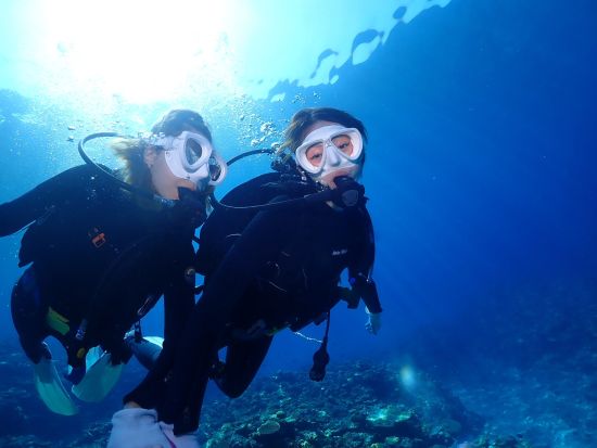ボートチャーター 自由なポイントで海水浴＆シュノーケル！プライベート空間を満喫 スキンダイビングやBBQも楽しめる贅沢な沖縄の海体験＜送迎付き／那覇発＞
