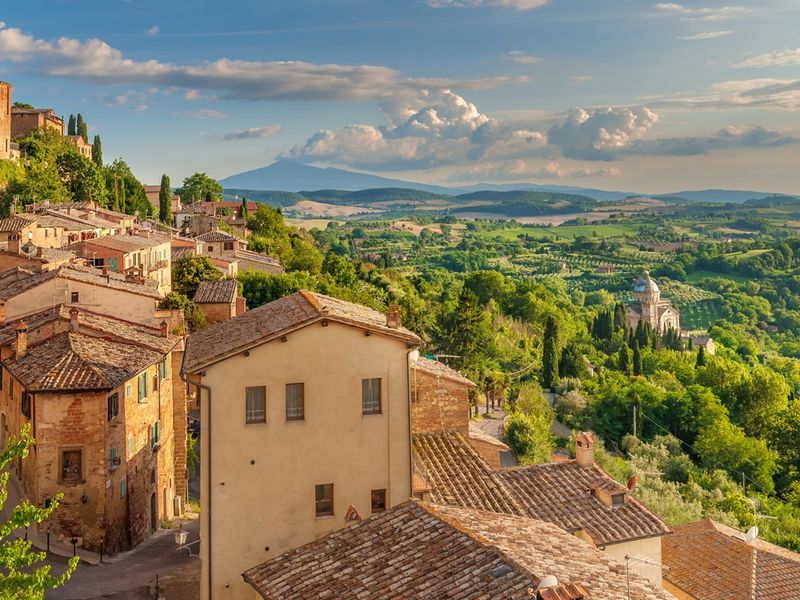 Italy_Tuscany_Montepulciano_shutterstock_264759209